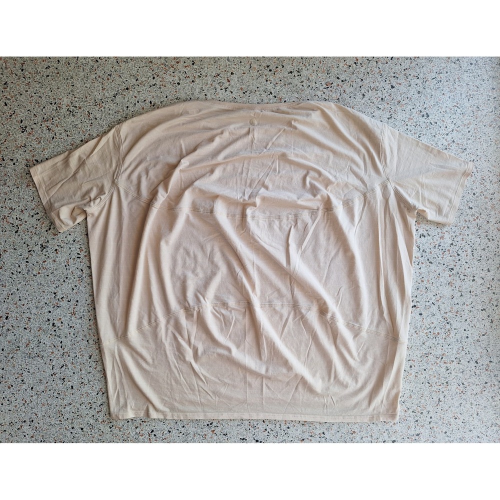 59 Lululemon Back in Action Short Sleeve Shirt - Picture 4 of 6